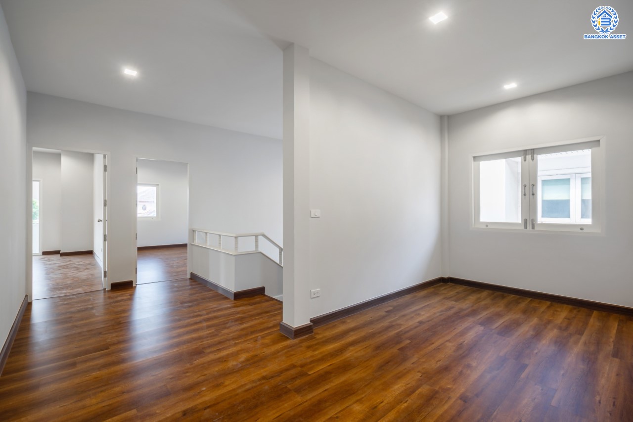 บ้านมือสองตกแต่งใหม่ ม.ธนทอง เอลลิแกนท์โฮม บางบอน4 รองรับทุกความสุข เนื้อที่ 118.1 ตร.ว. ฟังก์ชัน 5 ห้องนอน 5 ห้องน้ำ 1 ห้องแม่บ้าน จอดรถได้ 2 คัน พร้อม Living Area กว้างขวาง บนทำเลใกล้ทางด่วนเพชรเกษม, The Mall บางแค เชื่อมต่อ ถ.พุทธมณฑลสาย4 และ ถ.กาญจนาฯ